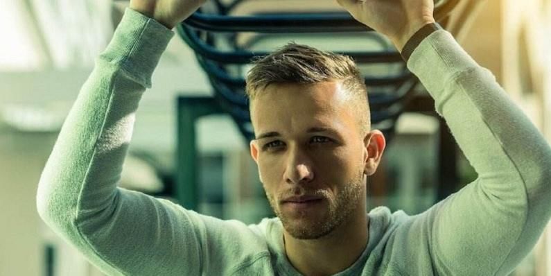 一个低杆成 一个低杆成