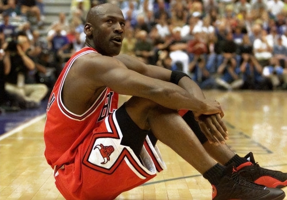 她以细腻的 她以细腻的